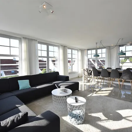 In Near The Beach, Cleaning Included Apartamento De Haan
