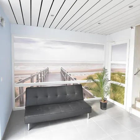 In Near The Beach, Cleaning Included * De Haan